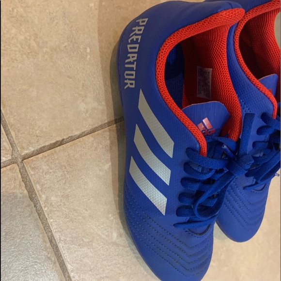 unisex Adidas cleats - Picture 2 of 4